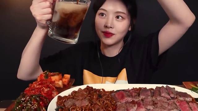 解压版的美食吃播