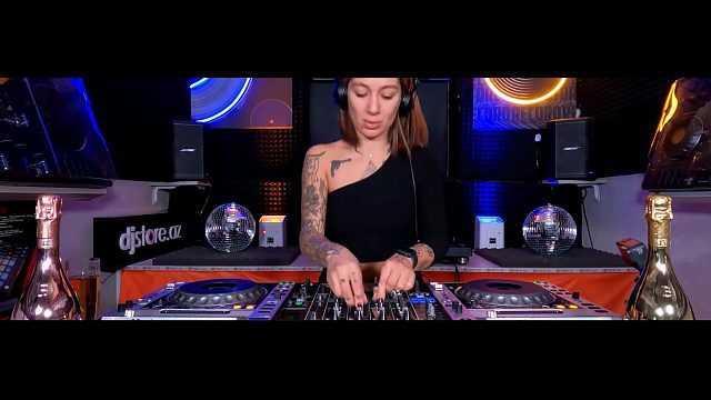 电音节(电子音乐)云蹦迪之 - Maya Azi