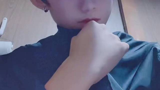 都说骗人是小狗、但是全世界只有小狗不会骗你、它说爱你、就是爱你……