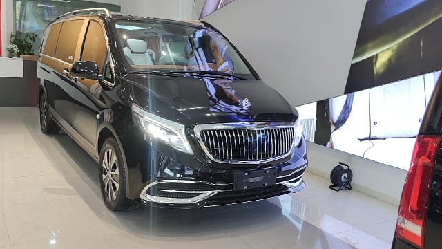 奔驰威霆双开门改装7座商务房车2.0t发动机