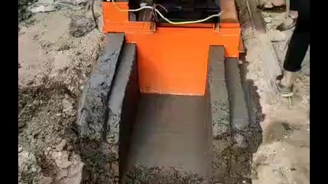 带盖板矩形边沟滑模机