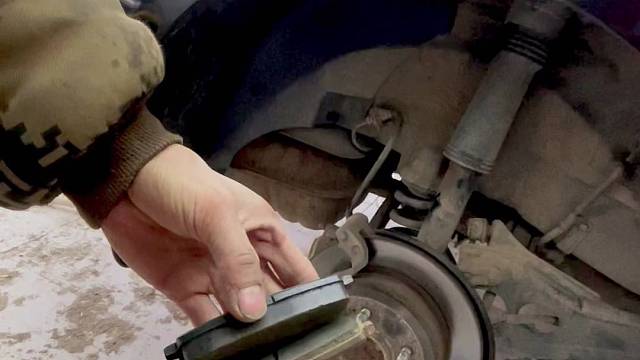 更换刹车片，感谢关注手艺人