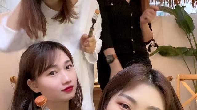 姐妹成队，快乐成双