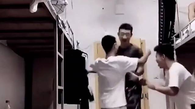 还敢往里面走，挺大胆啊！