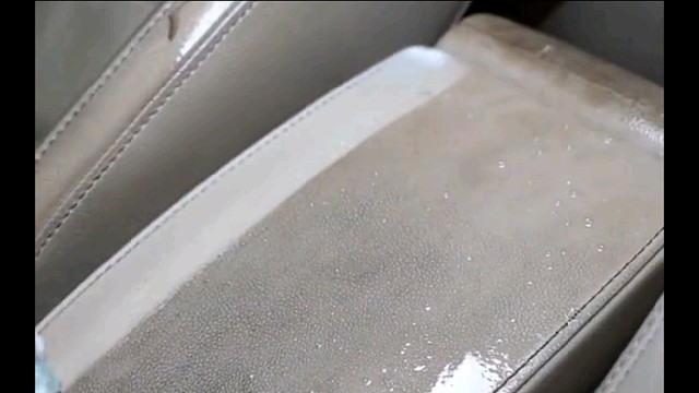 车贩子清洗二手车全过程，网友看完直呼洗车还得看车贩子！