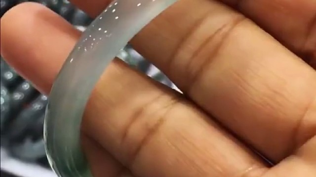 秀气温婉的美人条，圆条条型，冰透水润，性价比也高！你觉得如何？#翡翠##手镯#