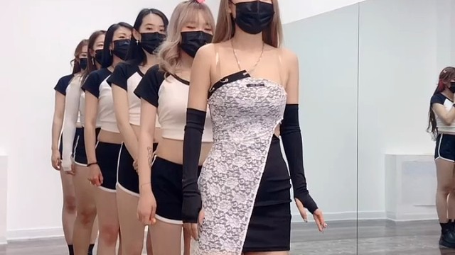 团队美女日常练舞