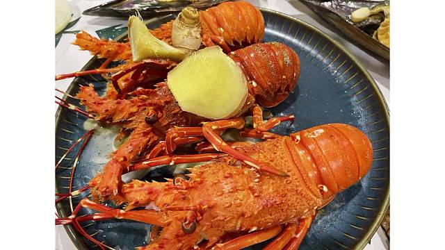 海底直播抓到的大龙虾吃的很过瘾