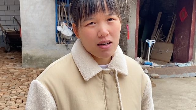 这婆婆真大气，儿媳28岁生日竟全款买新车，提车后把儿媳哄开心了