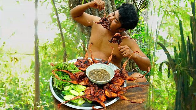 抓几只鹌鹑烤，配上酸辣酱，一口一只真过瘾