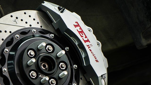 原厂双活塞改六活塞卡钳有必要？森林人升级TEI Racing刹车卡钳