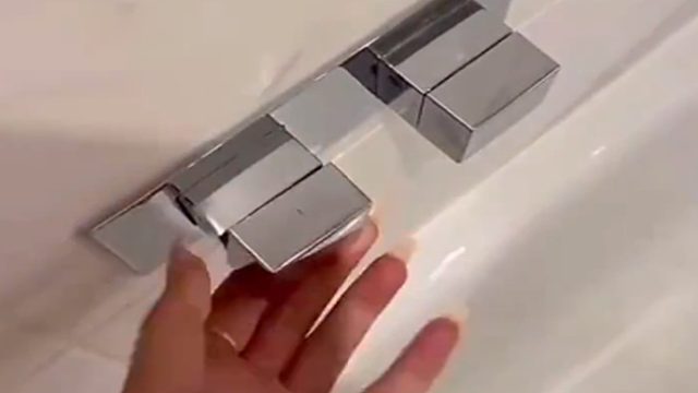 当我的男朋友听到我关掉淋浴时，他总是这样做