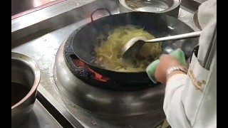 原来饭店好吃的酸辣土豆丝，是这样炒出来的！