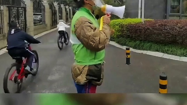 陈龙化身志愿者：我们一起守沪