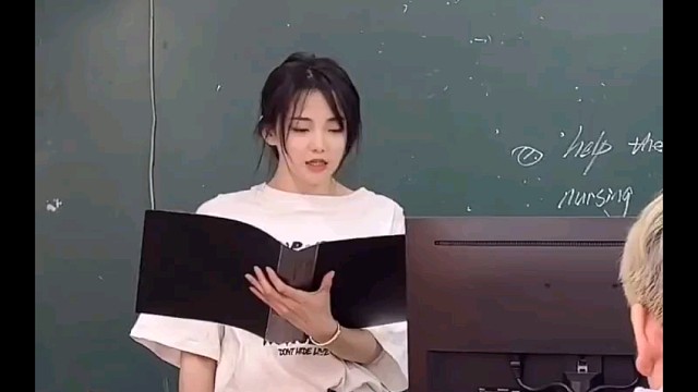 这样的老师娶回家得老好玩了！