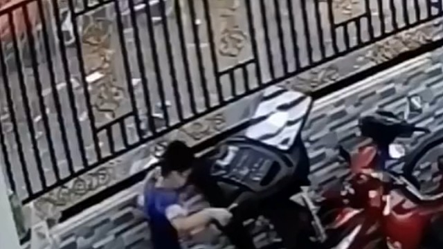 关键他能坚持他爸爸过来