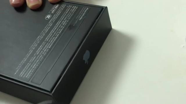 儿子替我的新手机开箱