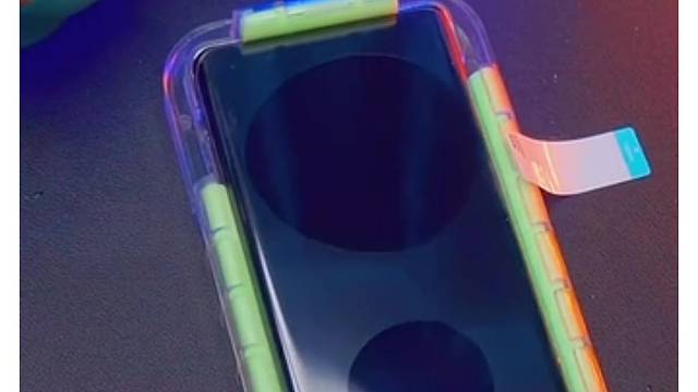 兄弟们这个贴手机钢化膜如何？