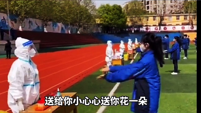 近百名学生用手势舞对医护人员表达感谢