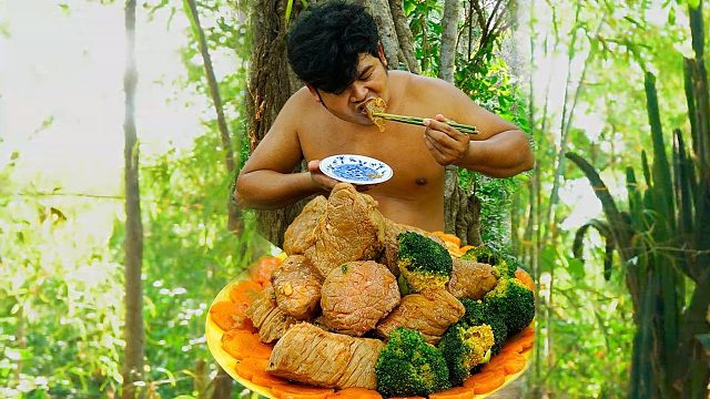 牛肉切大块，炒3分熟带肌红蛋白，一口一块真过瘾