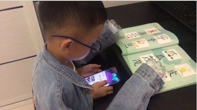 看到认真读书心里暗暗高兴，啊这不是真的 。。。。