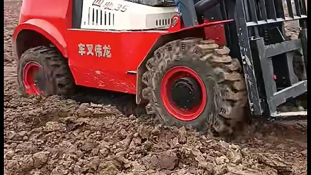四驱越野叉车