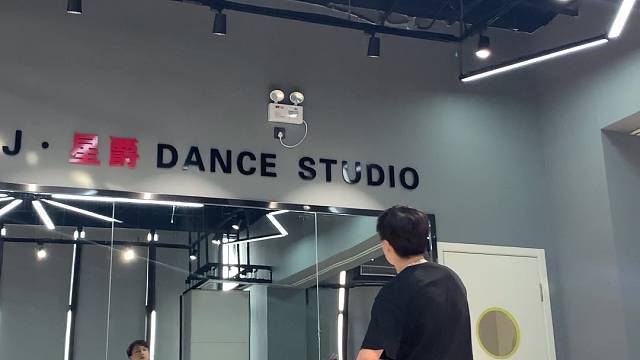 来自业余歌手的舞蹈