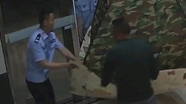 在派出所安营扎寨，这觉一定睡得香