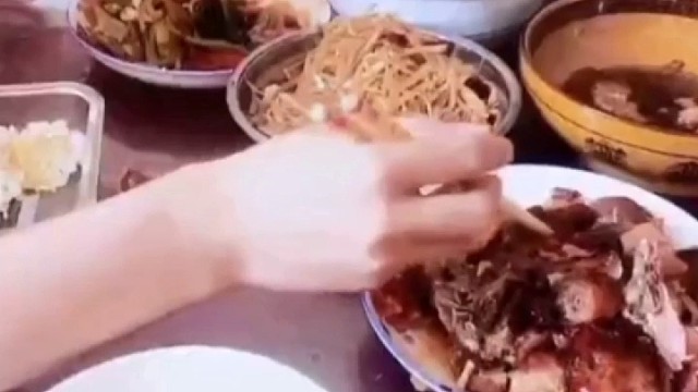 吃饭夹菜手抖该怎么办？