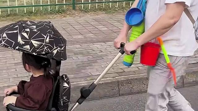 爸爸带孩子太不靠谱了