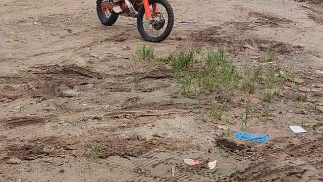 虽然他的车技不太好，但他的腰还可以