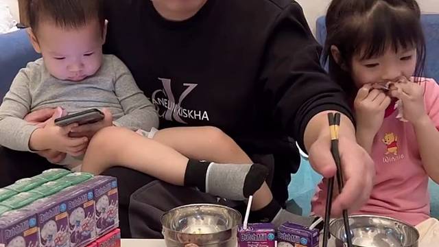 小棉袄果然名不虚传，这爹给她护的..