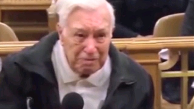 老爷爷开车超速，法官幽默化解撤销罚单