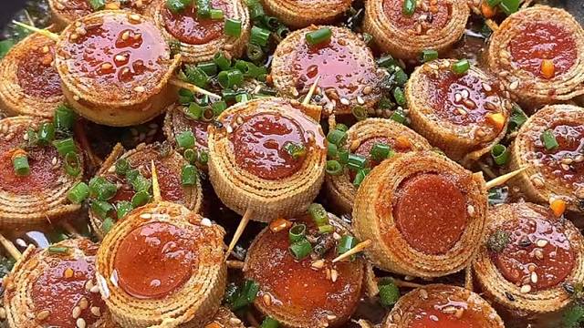 在家做各种小零食，火腿豆皮卷，馋哭隔壁家小孩，一口一个好吃到停不下来～