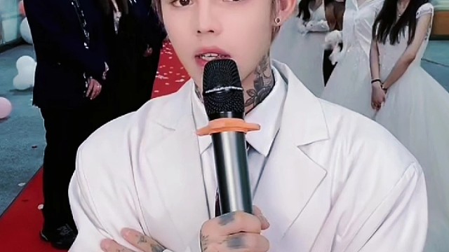 殷世航怎么火的？卖货？当然是看脸！