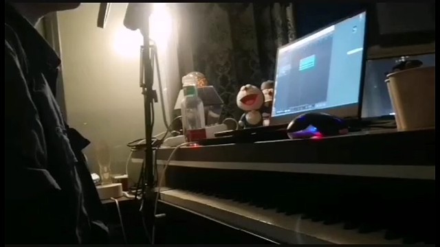 送我的戒指它握笔写下这些文字我来唱给你听