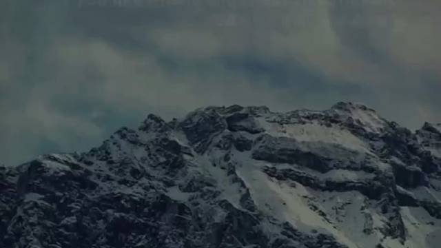 真正的离别其实没有长亭古道，没有桃花潭水，只是在一个夕阳西下的傍晚，有些人却永停留在了昨天。