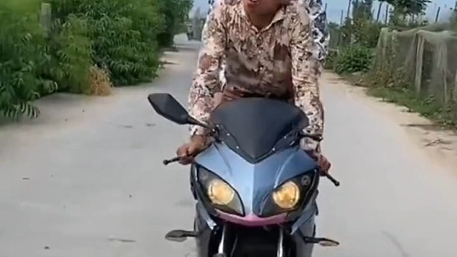 甩车头那一下把我惊艳到了