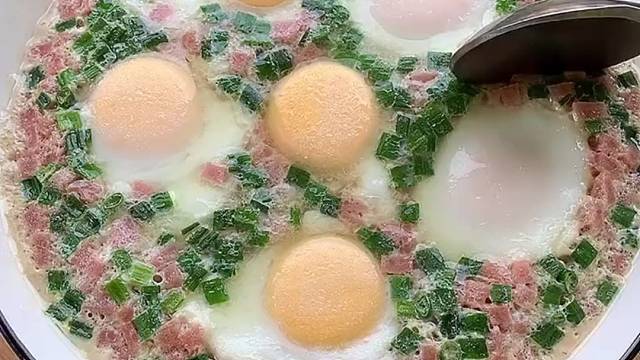 每天不知道吃什么的，可以做这道“窝蛋”，做法简单，营养美味又下饭。