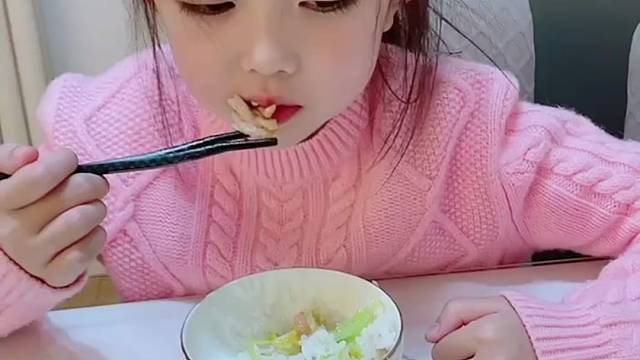 闺女：一开始听着还顺耳，最后……算了不吃