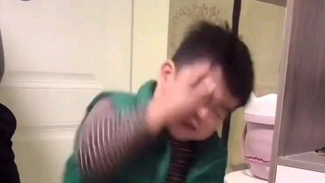 小孩子打架，不好