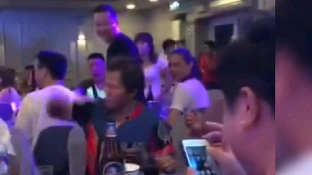 大爷很嗨，大妈很烦