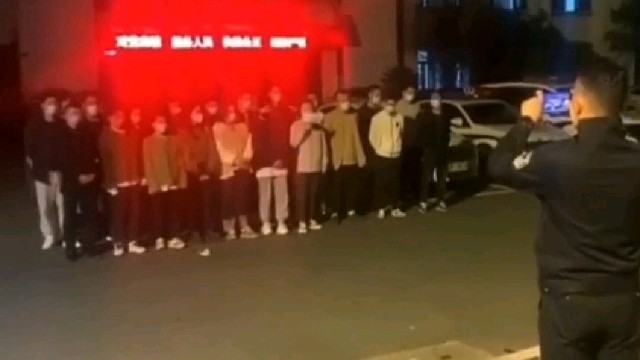 网友：打牌的时候有多兴奋，现在喊的就多响亮…