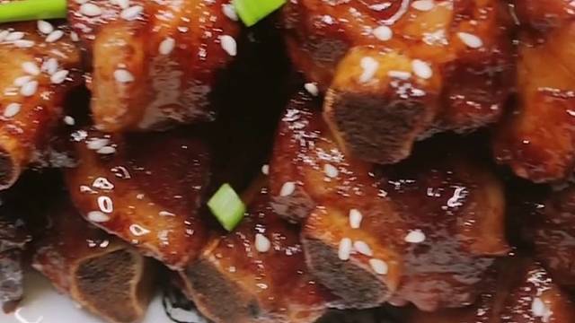 最重要的两个环节是一有钱，二钱能够买排骨