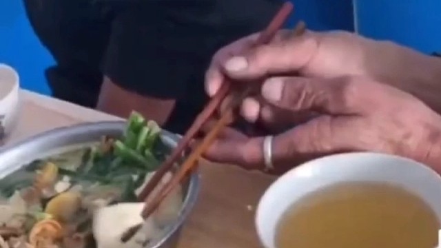 吃饭夹菜老是手抖该怎么办？