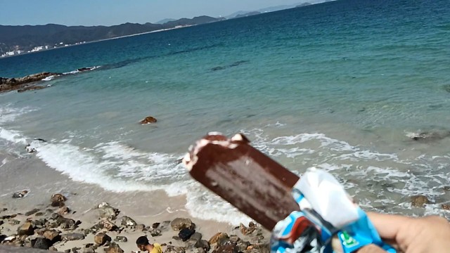 吃冰棍，看海景，完美