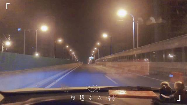 相比深夜的烈酒，我更喜欢清晨的粥呀。