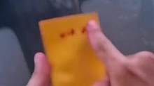 在林子里和僵尸斗智斗勇的時候，突然一根粉筆飛到了我的頭上，抬起頭看著這陌生而又熟悉的初中，跟同桌說了