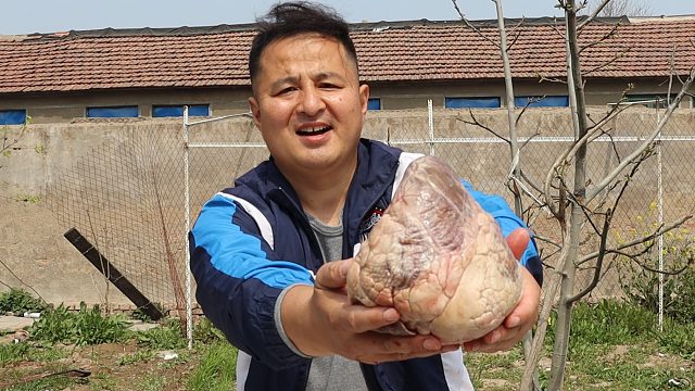 30元买个大牛心，做个特色美食“蒸牛心”，不同一般的软糯香滑
