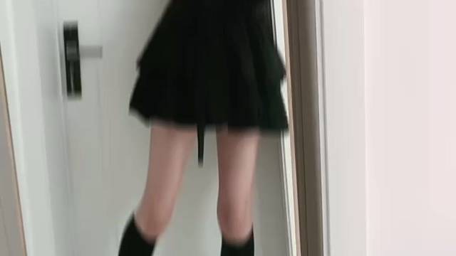 爱是什么呢？爱是千万次叹息，爱是反反复复，爱是今晚想通，明天又沦陷